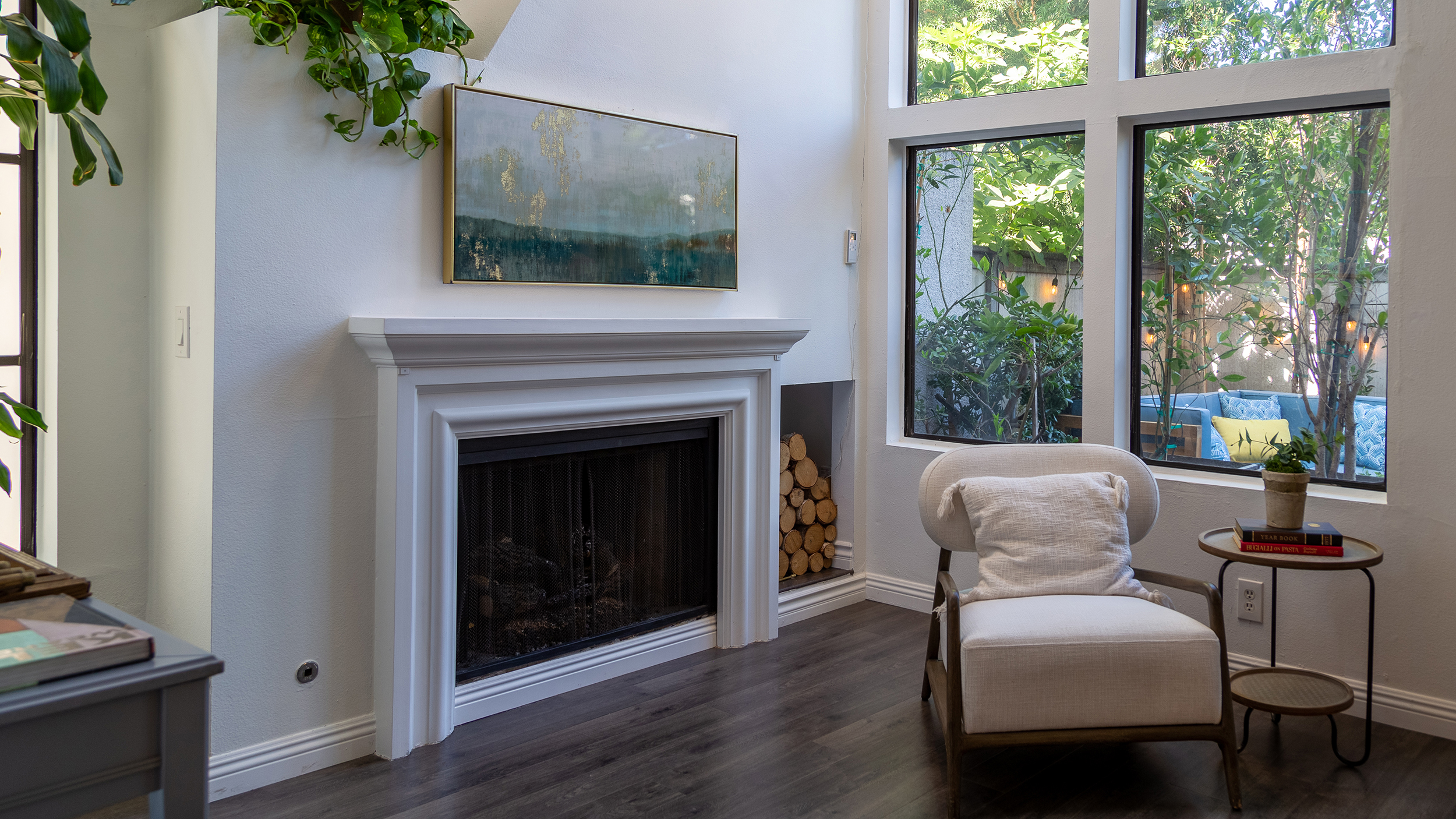 sitting area with fire place 